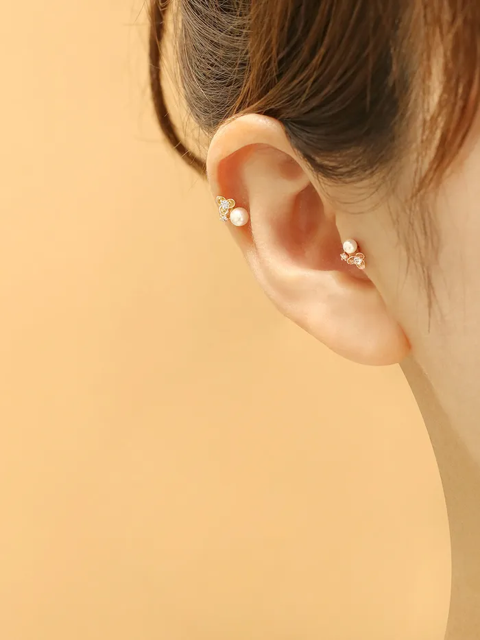 14K Gold Flower Pearl Internally Threaded Labret Piercing 18G16G MinimalBijoux Earrings