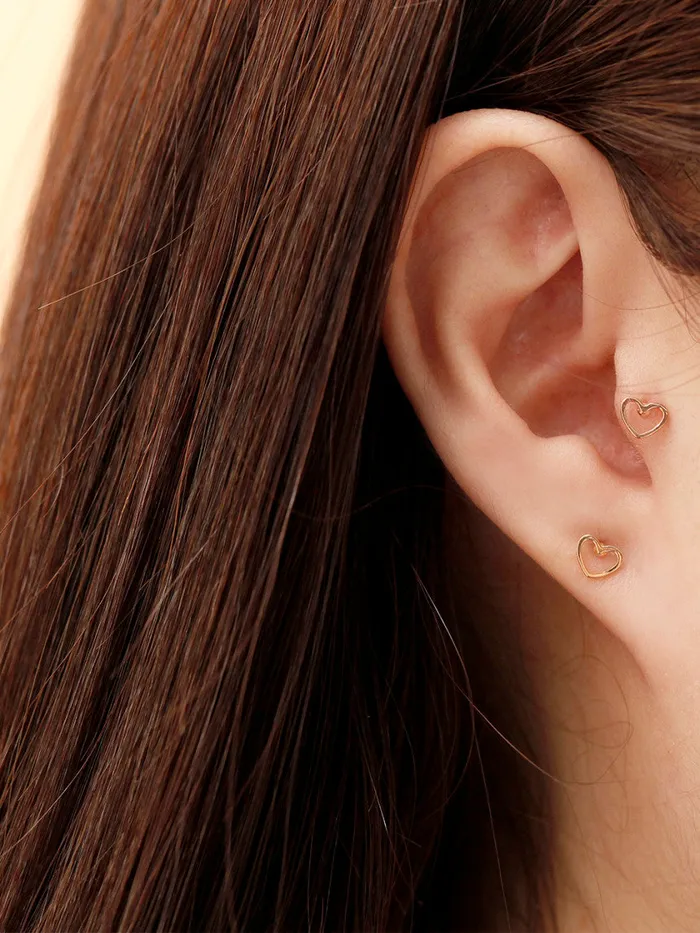 Earrings MinimalBijoux 14K Gold Lovely Point Heart Cartilage Earring 20G18G16G