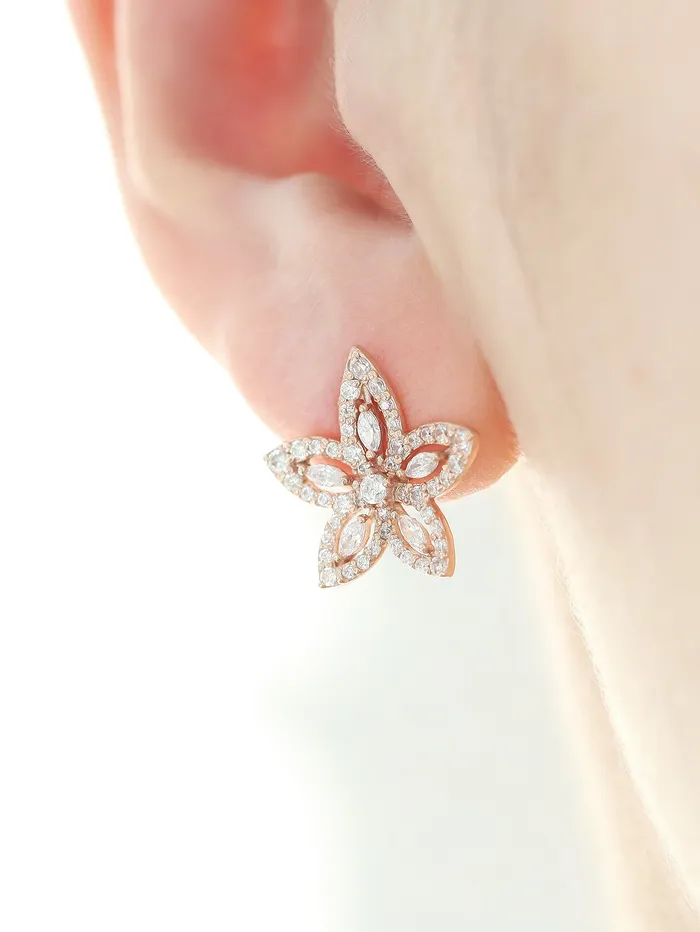 Earrings MinimalBijoux 14K Gold Maple Flower Cartilage Earring 18g16g